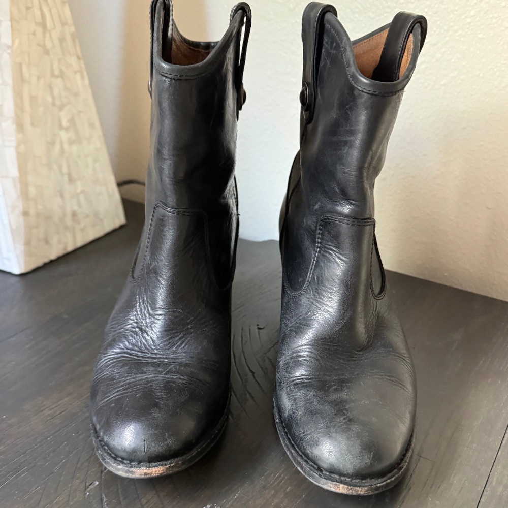 Frye Jackie Shortie - Black - size 7.5